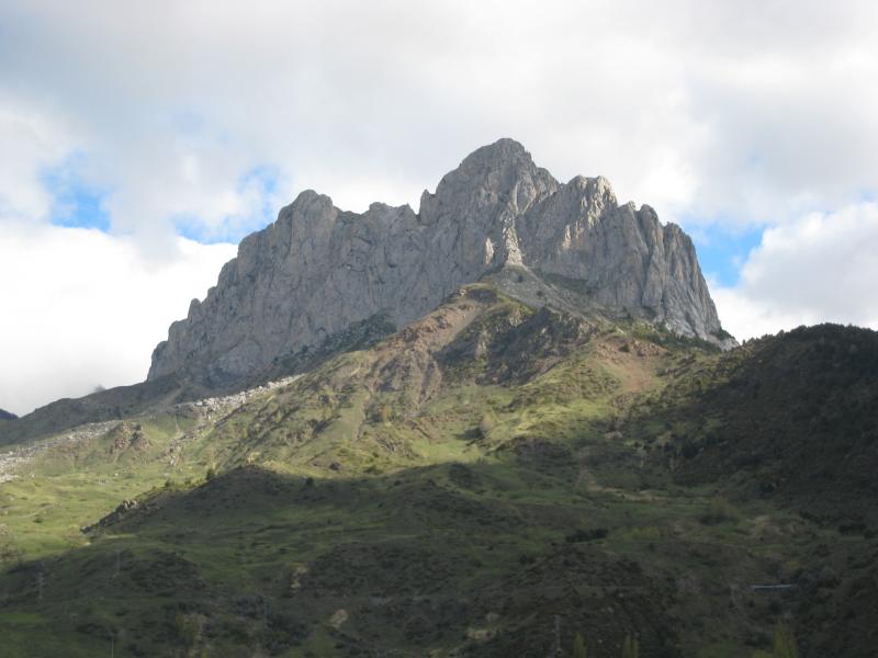 La Punta Pazino se localiza en el Valle de Tena (1.965 M.)