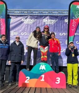 DEPORTISTAS DEL CAS EN COMPETICIONES DE ESQUÍ DE MONTAÑA.